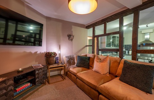 Shrewsbury Apartment | Stylish Town-Centre Apartment with Family-Friendly Amenities