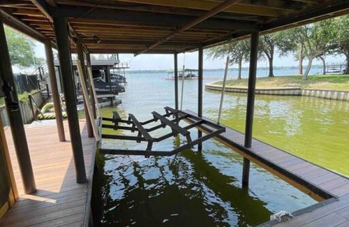 Carolyn Estates House | Tranquil 4BR Lakefront Villa with Stunning Views & Breakfast