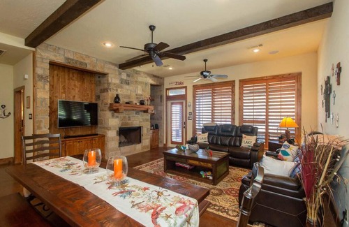 Carolyn Estates Villa | Tranquil 4BR Lakefront Villa Perfect for Family Retreats