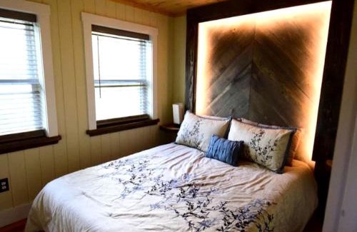 Springvale House | Luxurious Tree House with Hot Tub and Firepit, Perched over Littlefield Pond, Perfect for a Relaxing Weekend Getaway near Portland, Maine