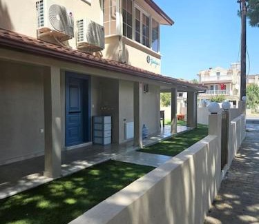 Altınova Villa | Luxurious Triplex 5-BR Villa w Pool, Beach Access