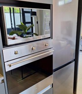 Menlo Park Apartment | Elegant Upmarket Apartment with Kitchen & Wheelchair Access