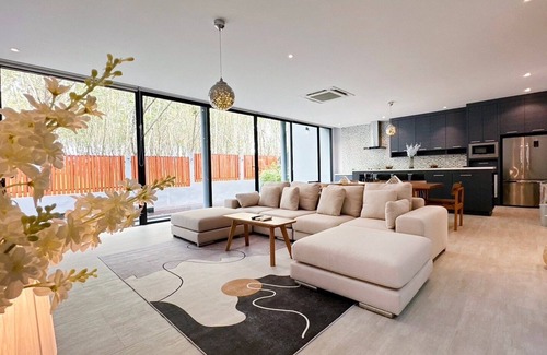 Choeng Thale Villa | Elegant 3-BR Villa in Bangtao with Pool and Spa