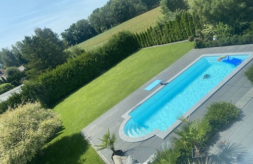 Franzosisch Buchholz House | Relaxing Vacation Home with Pool & BBQ in Berlin City