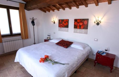 Todi Villa | Elegant Villa in Vasciano Umbria with Private Pool Escape