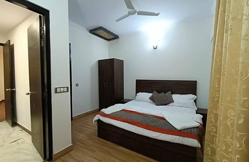 Vrindavan Apartment | Elegant Villa Close to Prem Mandir in Exclusive Area