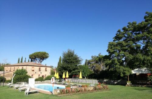 Monteroni d'Arbia Villa | Beautiful Villa in Monteroni d'Arbia with Pool & Pet-Friendly