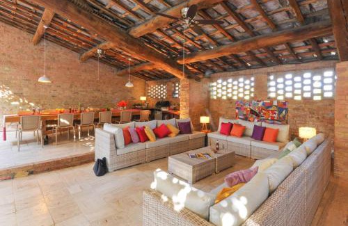 Monteroni d'Arbia Villa | Beautiful Villa in Monteroni d'Arbia with Pool & Pet-Friendly