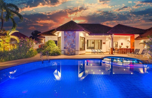 Nong Prue Villa | Elegant Villa Pattaya Hill with Oceanfront Pool Access
