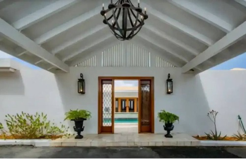 Testman House | Elegant Villa with Pool - Perfect Family Getaway