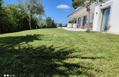 Cas Catala Villa | Elegant Villa with Heated Pool and Scenic Sea Views