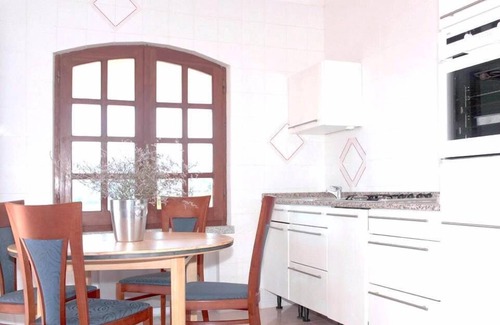 Posada Apartment | Elegant Villa with Spectacular Views and Poolside Relaxation