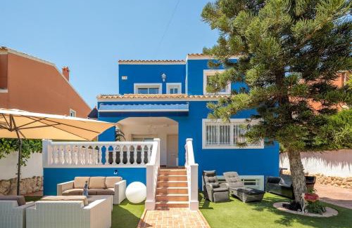 Valverde Alto Villa | Luxurious Villa with communal Pool near the sea