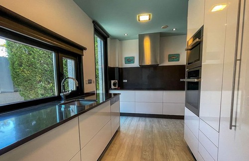 Sanxenxo Villa | Elegant Villa with Ocean Views & Heated Pool in Sanxenxo