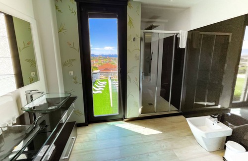 Sanxenxo Villa | Elegant Villa with Ocean Views & Heated Pool in Sanxenxo