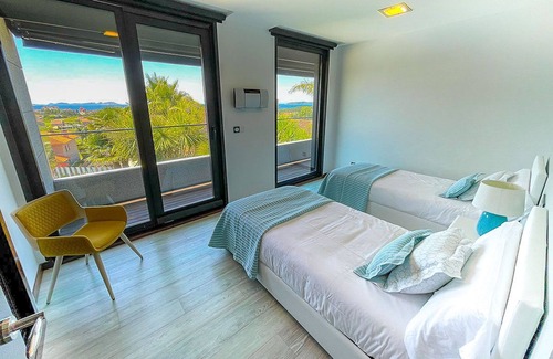 Sanxenxo Villa | Elegant Villa with Ocean Views & Heated Pool in Sanxenxo