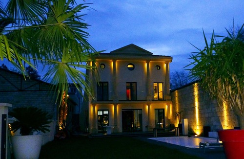 Villenave-d'Ornon Villa | Exquisite Villa with Heated Pool in Bordeaux - 10/10 Rated