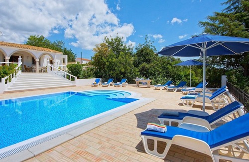 Sao Bras de Alportel Villa | Luxurious Villa With Large Private Heated Infinity Pool and Fabulous Views