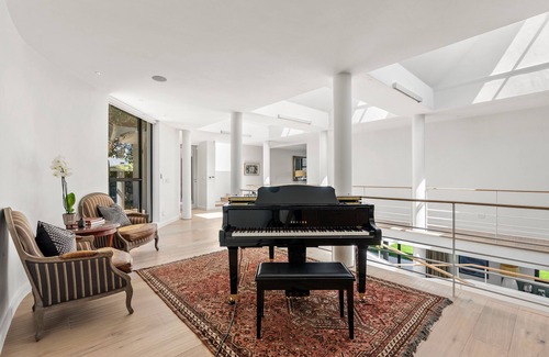 Camps Bay Villa | Elegant Villa with Breathtaking Views at Table Mountain