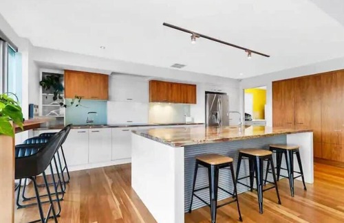 Pelican Waters House | Waterfront 5BR Canal Home in Caloundra - Rated 10/10