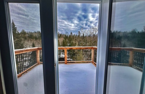 Namur House | Elegant Waterfront Chalet with Game Room & Breathtaking Views
