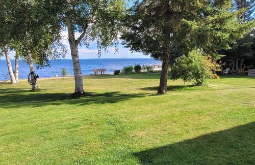 Wahnapitae First Nation House | Luxurious waterfront retreat with swim spa