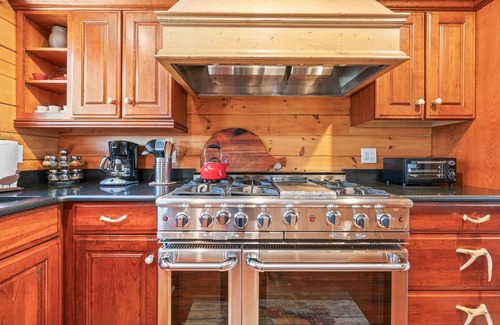 Bearsville House | Exquisite Woodstock Home with Mountain Views & Pet-Friendly