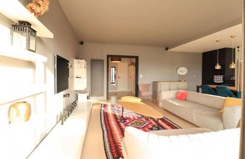 Porte-Dauphine Apartment | Elegant Flat Near Victor Hugo and Trocadero with Eiffel View