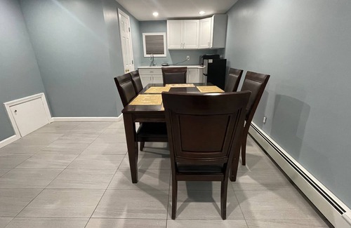 Hempstead House | Luxuriously Confidential Suite with Private Entrance
