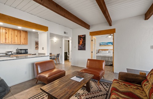 Northeast Santa Fe Hotel | Updated Condo Steps From The Plaza with Pool & Spa Amenities