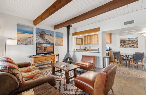 Northeast Santa Fe Hotel | Updated Condo Steps From The Plaza with Pool & Spa Amenities