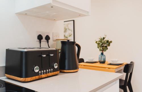 Walton Apartment | Guest Rated 9.5/10: Elegant One-Bedroom Retreat