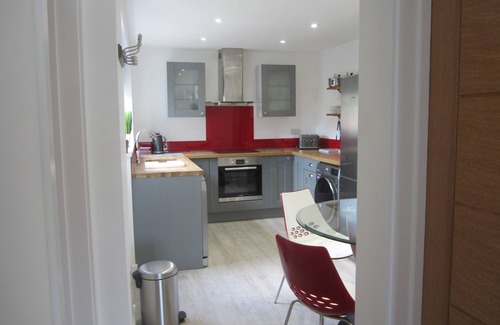 Bournemouth Apartment | Dog-Friendly Flat with Garden - Steps from the River!