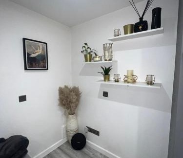 Grove Park Apartment | Elegant 1 Bedroom Apartment in Bromley, Rated 10/10