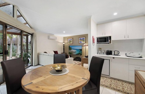 Coffs Harbour Apartment | Indulge in a 1 Bedroom Spa Villa with Ocean View