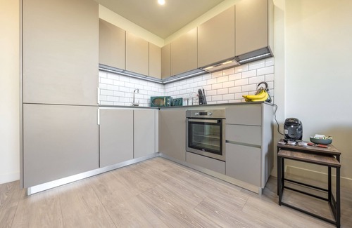 Stevenage Apartment | Elegant 1 Bedroom Serviced Apartment in Central Stevenage