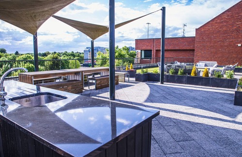 Stevenage Apartment | Elegant 1 Bedroom Serviced Apartment in Central Stevenage