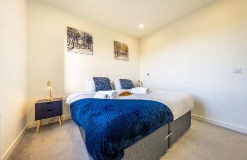 Stevenage Apartment | Elegant 1 Bedroom Apartment with Roof Terrace & Gym