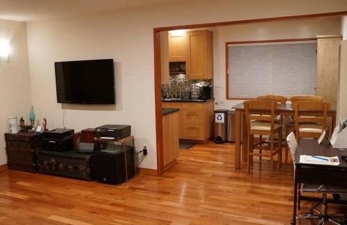 Marina Peninsula House | Cozy 1 Bedroom Unit - Steps to Beach & Family Friendly