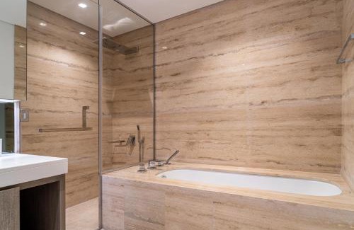 Downtown Dubai Apartment | Luxury 1 BR At The Sterling