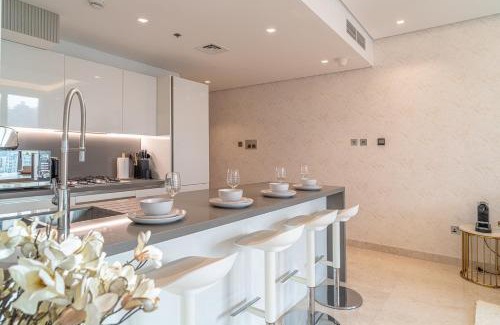 Downtown Dubai Apartment | Luxury 1 BR At The Sterling