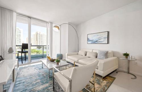 Downtown Miami Apartment | Elegant 1 BR Condo at Icon Brickell with Beautiful Views