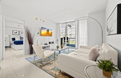Downtown Miami Apartment | Elegant 1 BR Condo at Icon Brickell with Beautiful Views