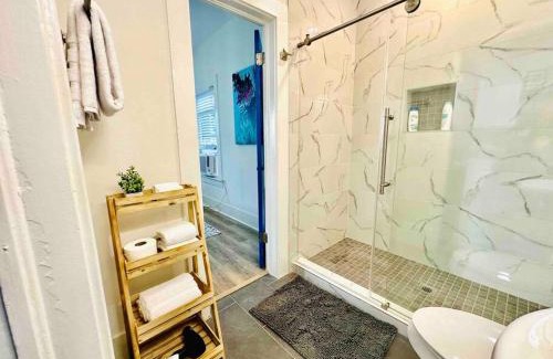 Montrose Cabin | Elegant 1 BR Montrose - Cagliari at The Italian Plaza