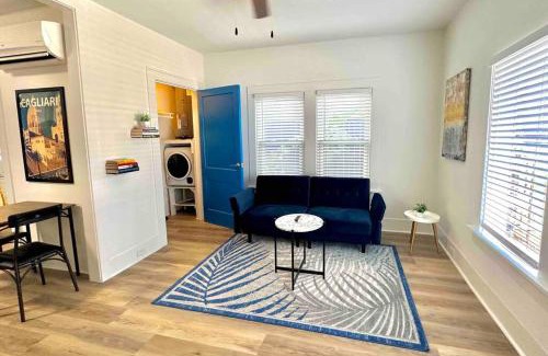 Montrose Cabin | Elegant 1 BR Montrose - Cagliari at The Italian Plaza