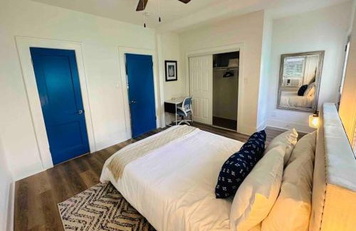 Montrose Cabin | Elegant 1 BR Montrose - Cagliari at The Italian Plaza