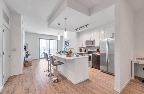 Channel District Apartment | Elegant 1 BR Downtown Tampa Apartment with Rooftop Pool