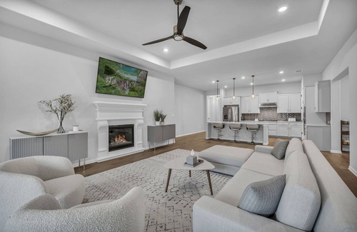 Austin House | Elegant Hill Country Retreat with Pool & Kitchen Access