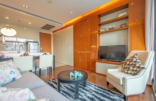 Sukhumvit Apartment | Elegant 1-Bedroom Retreat Near BTS Phrom Phong, Free Wifi