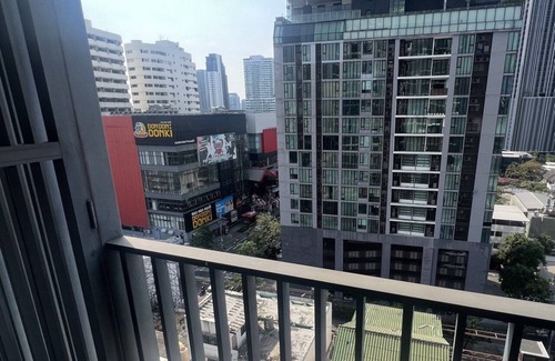 Ekkamai Condo | Elegant 1 Bedroom Retreat with Pool in Ekkamai